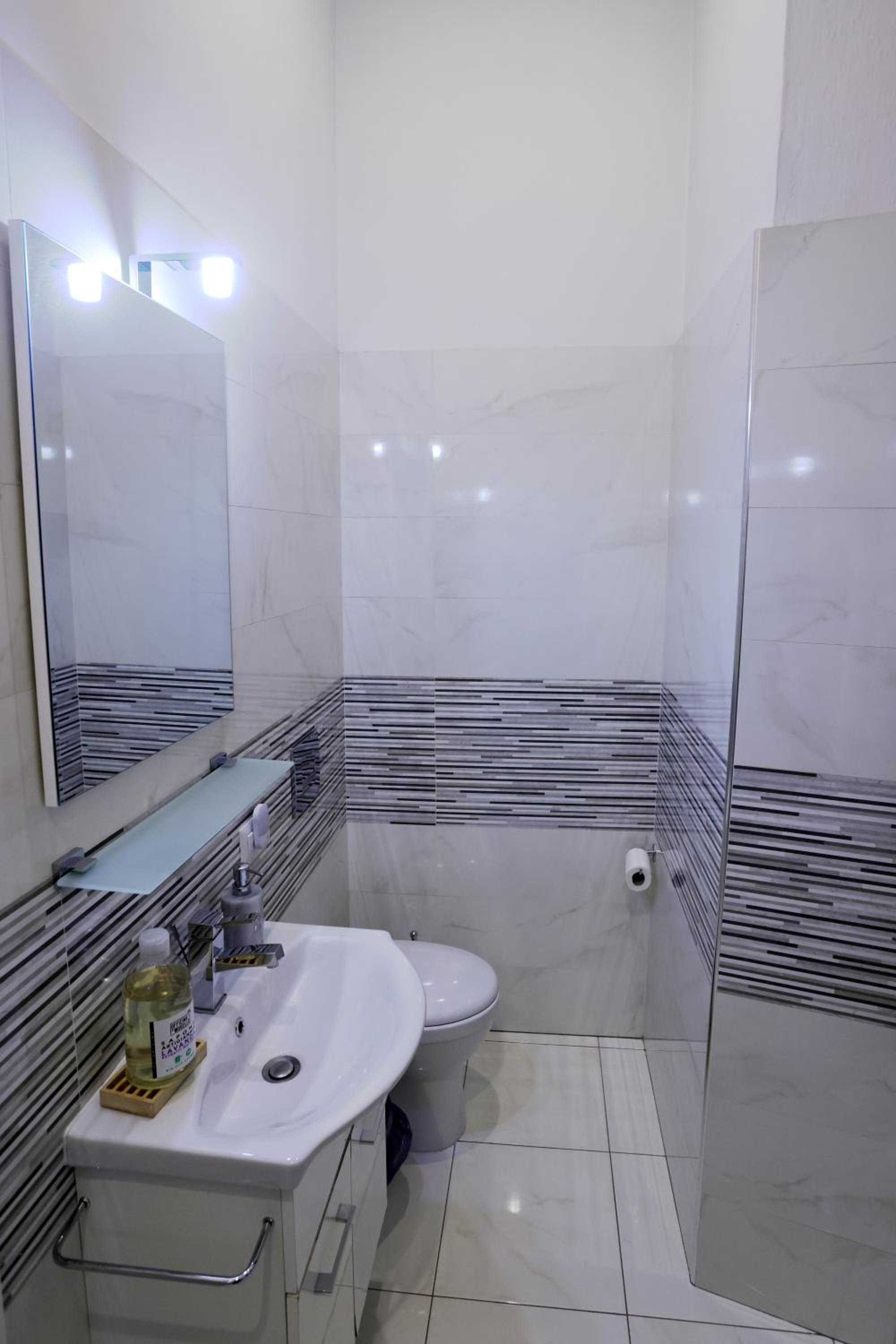 Elegant Quiet Flat 2 min from SMN Station