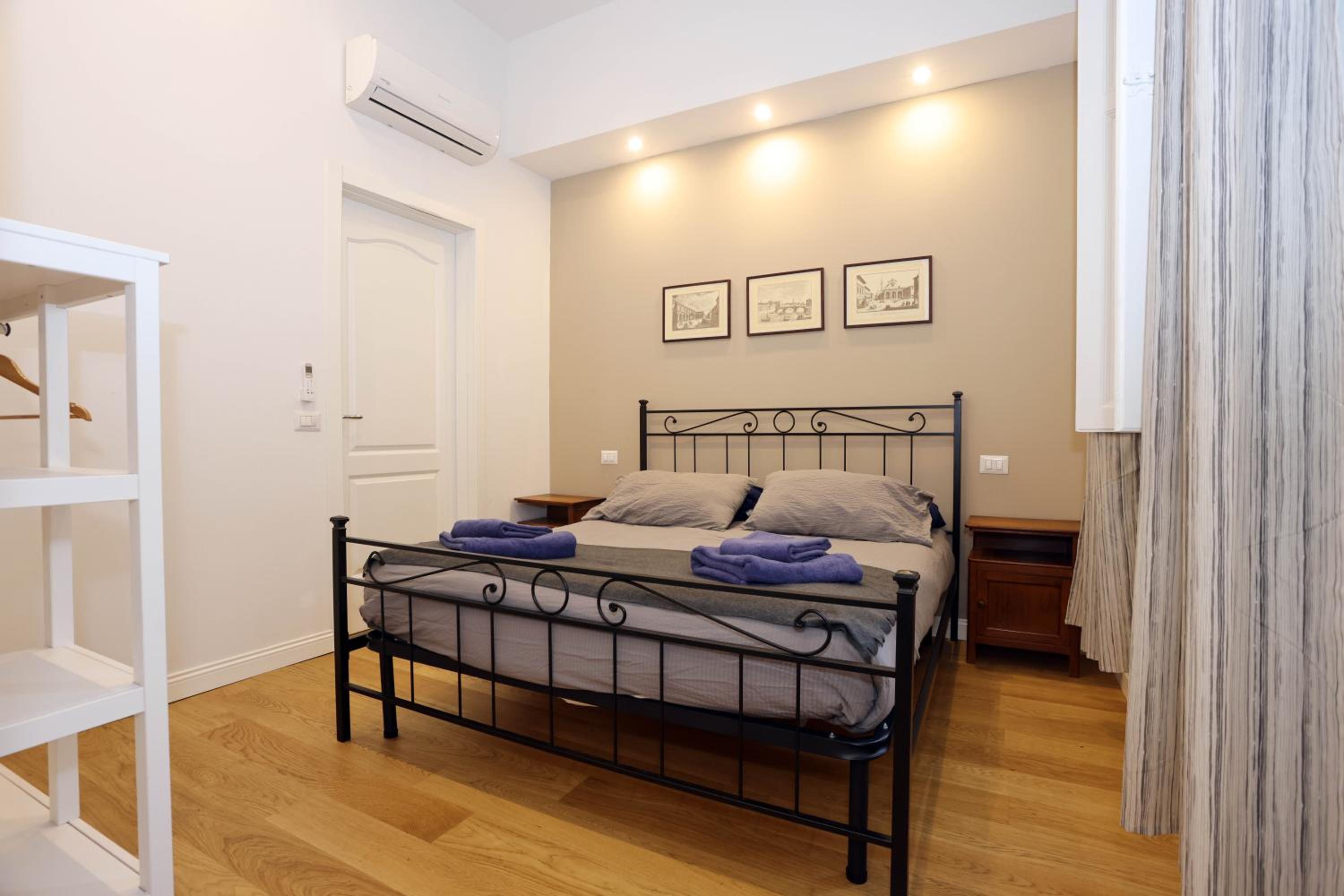 Elegant Quiet Flat 2 min from SMN Station