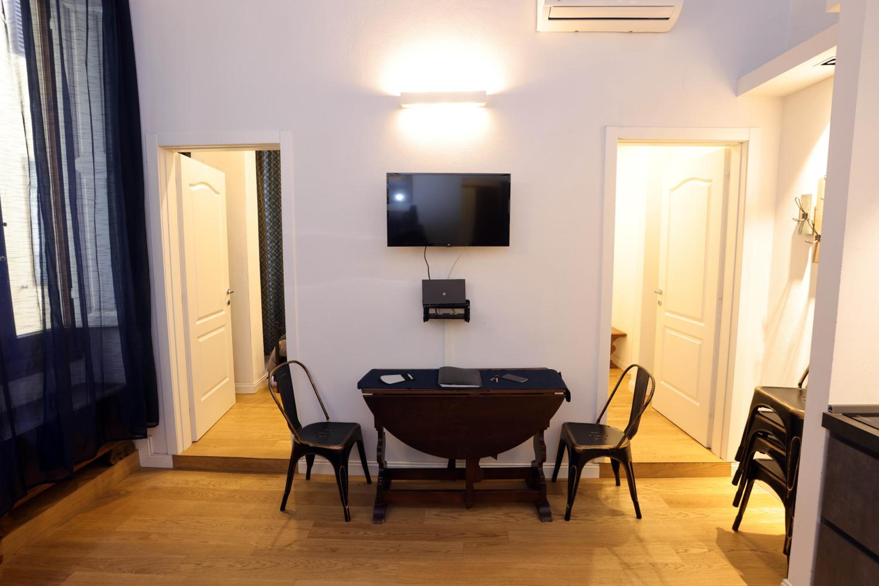 Elegant Quiet Flat 2 min from SMN Station