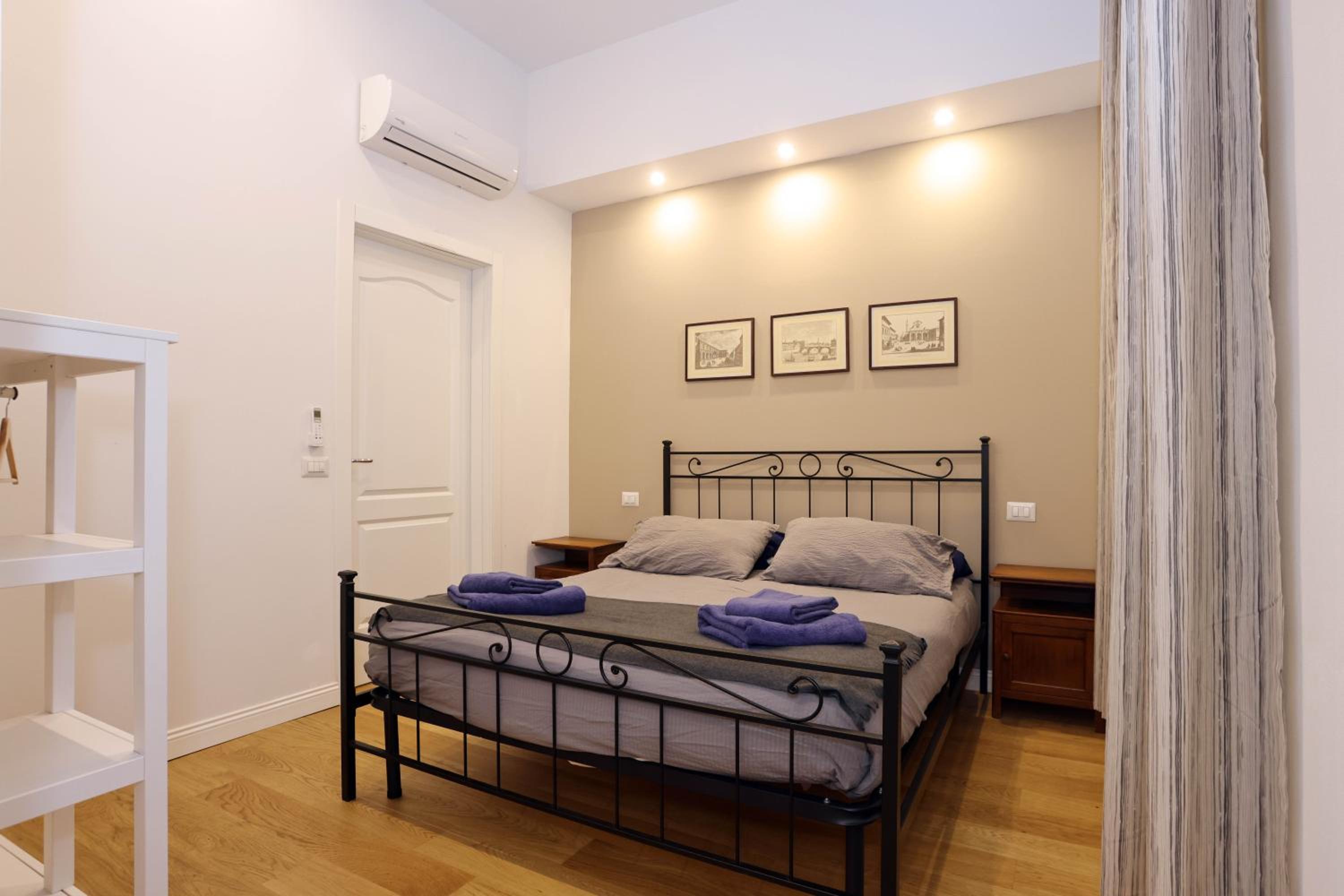 Elegant Quiet Flat 2 min from SMN Station
