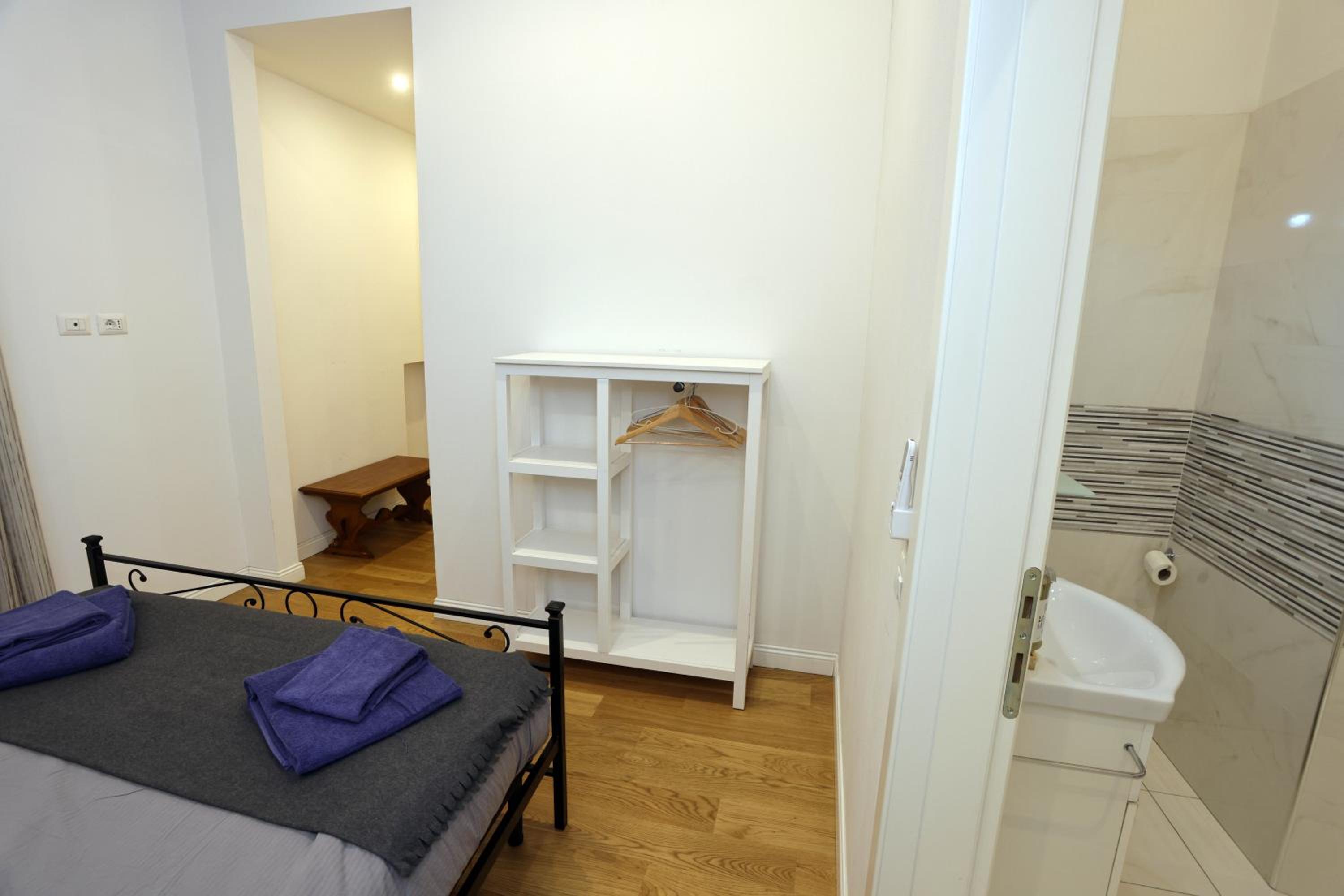 Elegant Quiet Flat 2 min from SMN Station