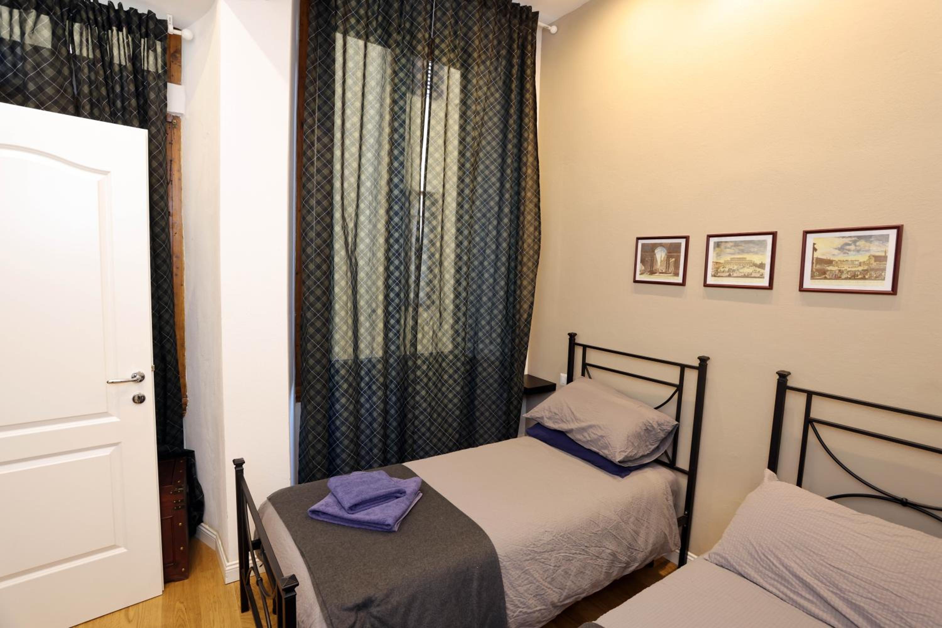 Elegant Quiet Flat 2 min from SMN Station