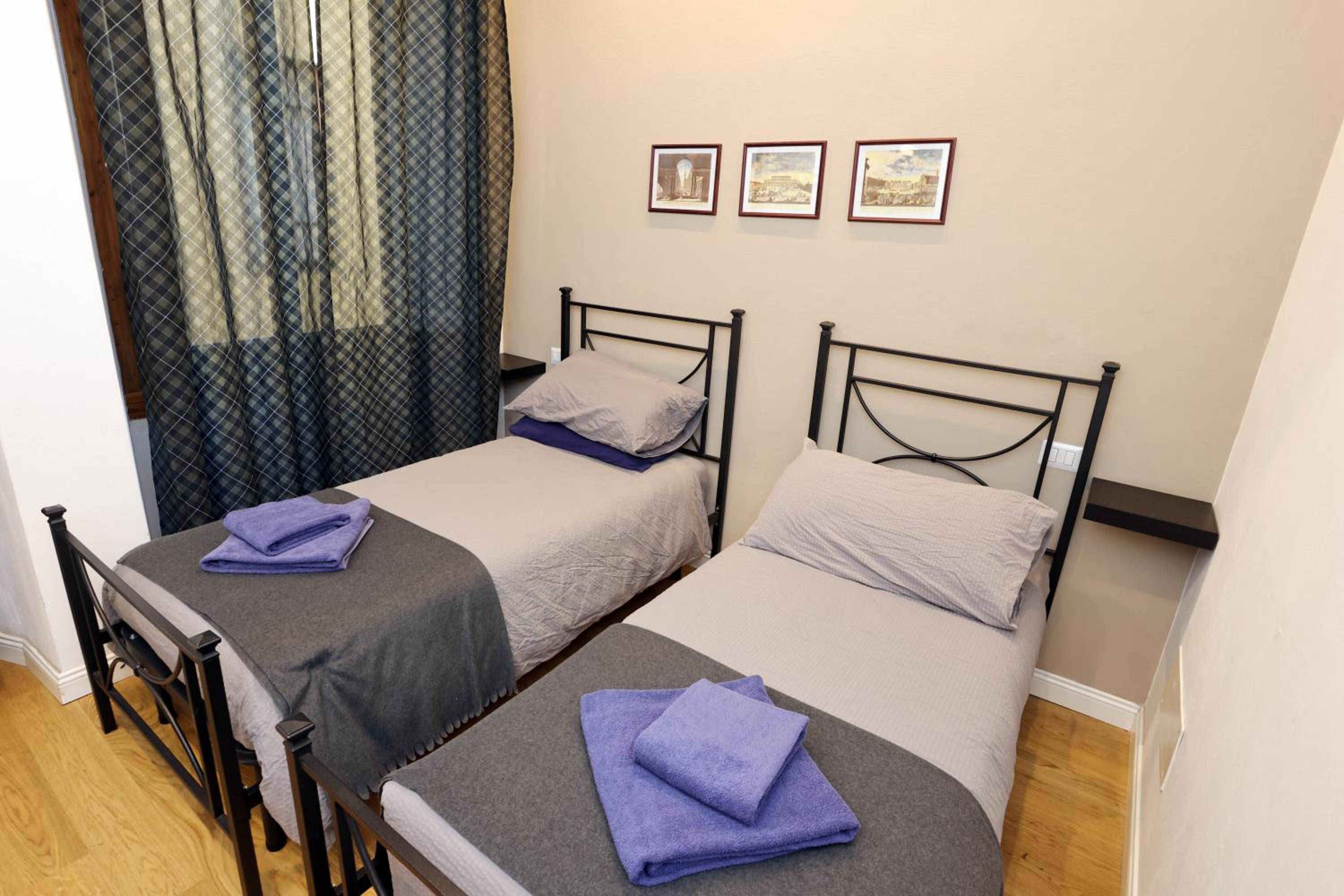 Elegant Quiet Flat 2 min from SMN Station