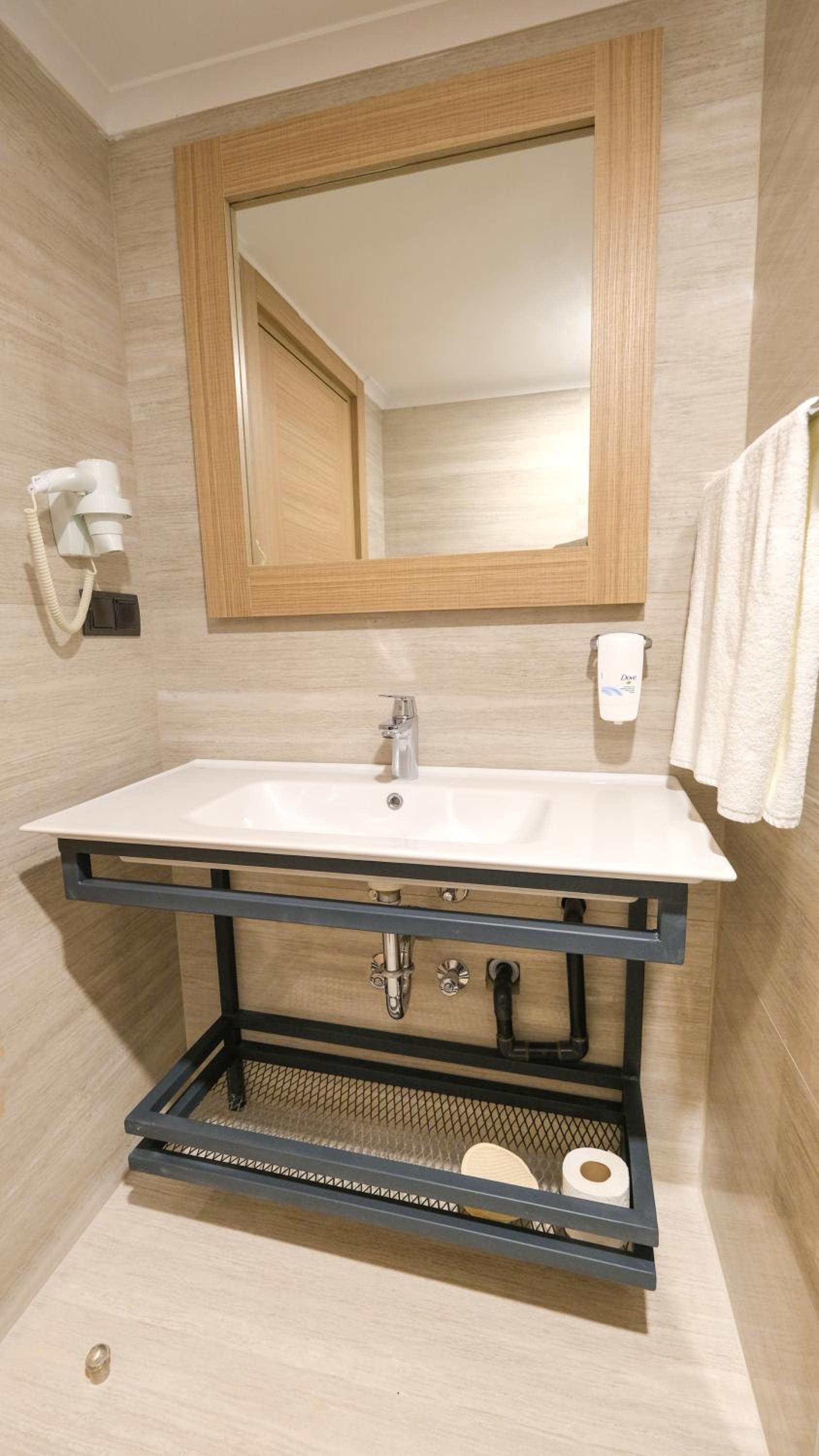 Alesta Seaside Residence - Image 36