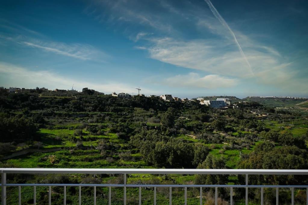 Cliff Edge Apartment in Xaghra photo 2