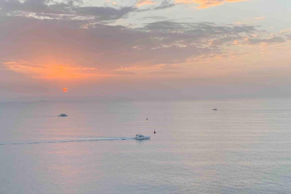 Balqis Residense Palm Jumeirah,Pool, Beach, Top floor, Full sea view, Restaurants