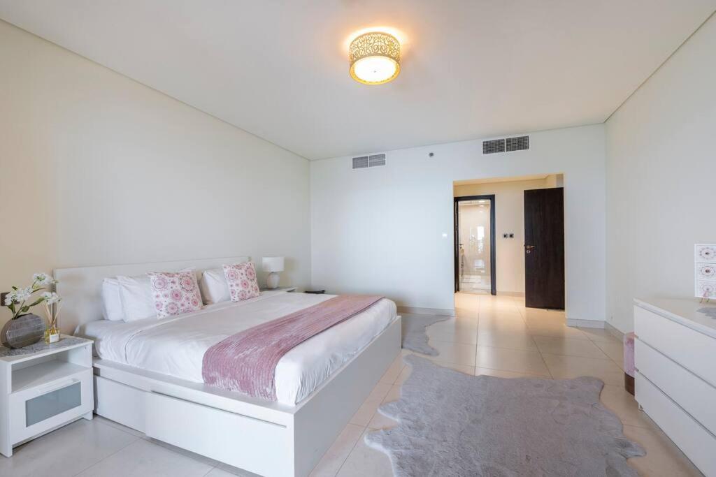Balqis Residense Palm Jumeirah,Pool, Beach, Top floor, Full sea view, Restaurants