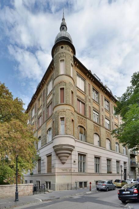 Buda Batthiany Square, 6