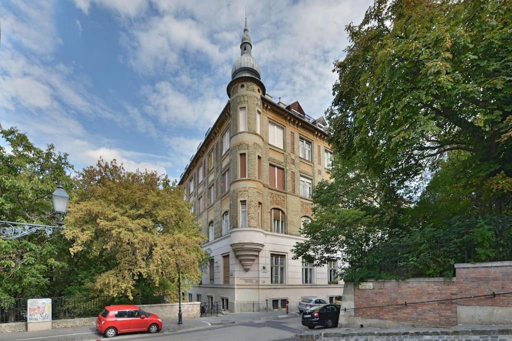 Buda Batthiany Square, 6