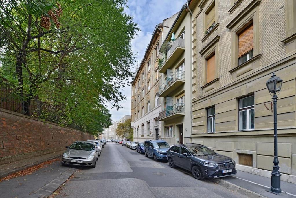Buda Batthiany Square, 6