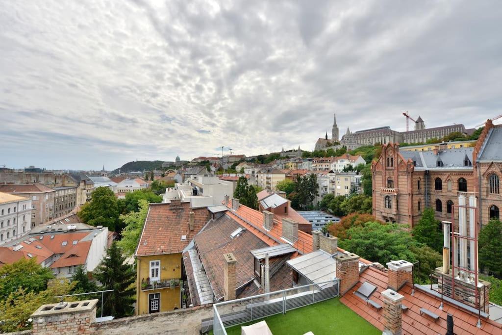 Buda Batthiany Square, 6