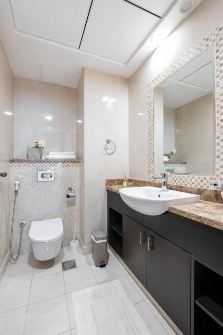 Balqis Residense Palm Jumeirah,Pool, Beach, Top floor, Full sea view, Restaurants