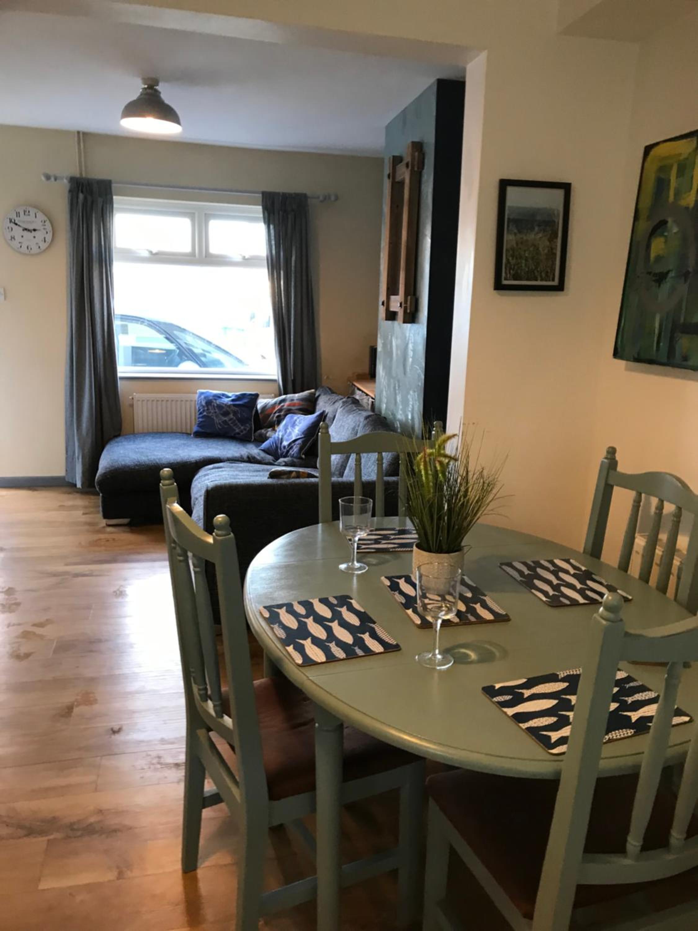 Cosy 3 bedroom house close to beach view 2
