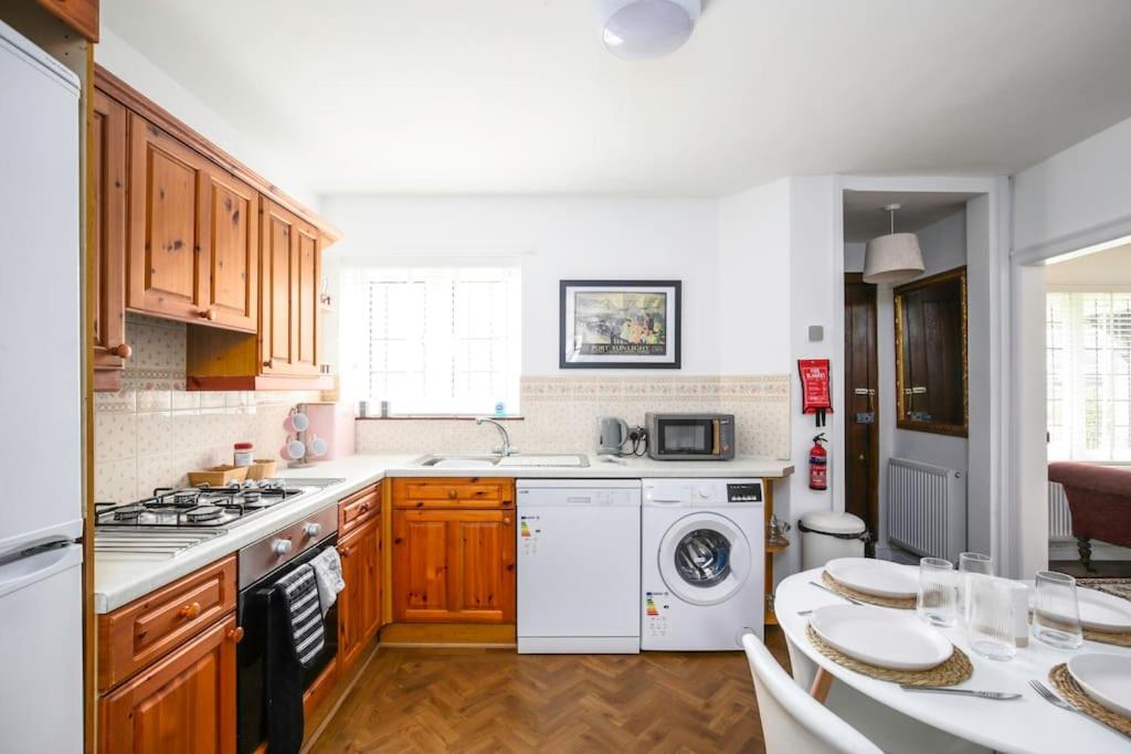 Duke of York Cottage, Port Sunlight - Stanley-Stays view 3