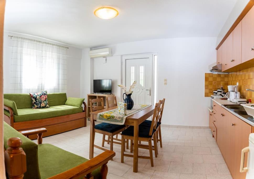 Central Little Home view 3