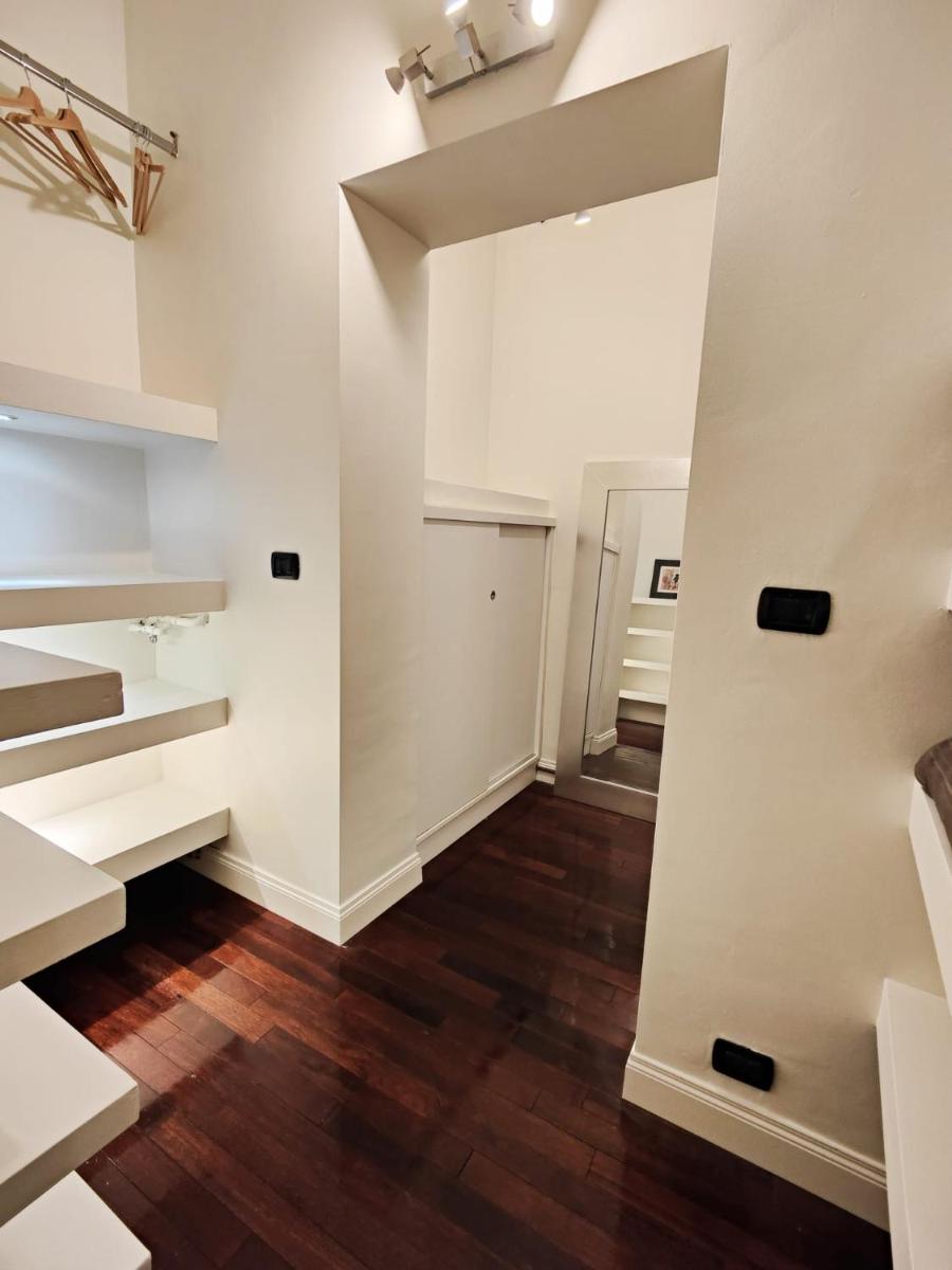 Designed Pop Apartment 2 Bedrooms, 2 Baths in Milan Center - WiFi, AC, steps from Subway M1 and M2, Central Station and Airport connected