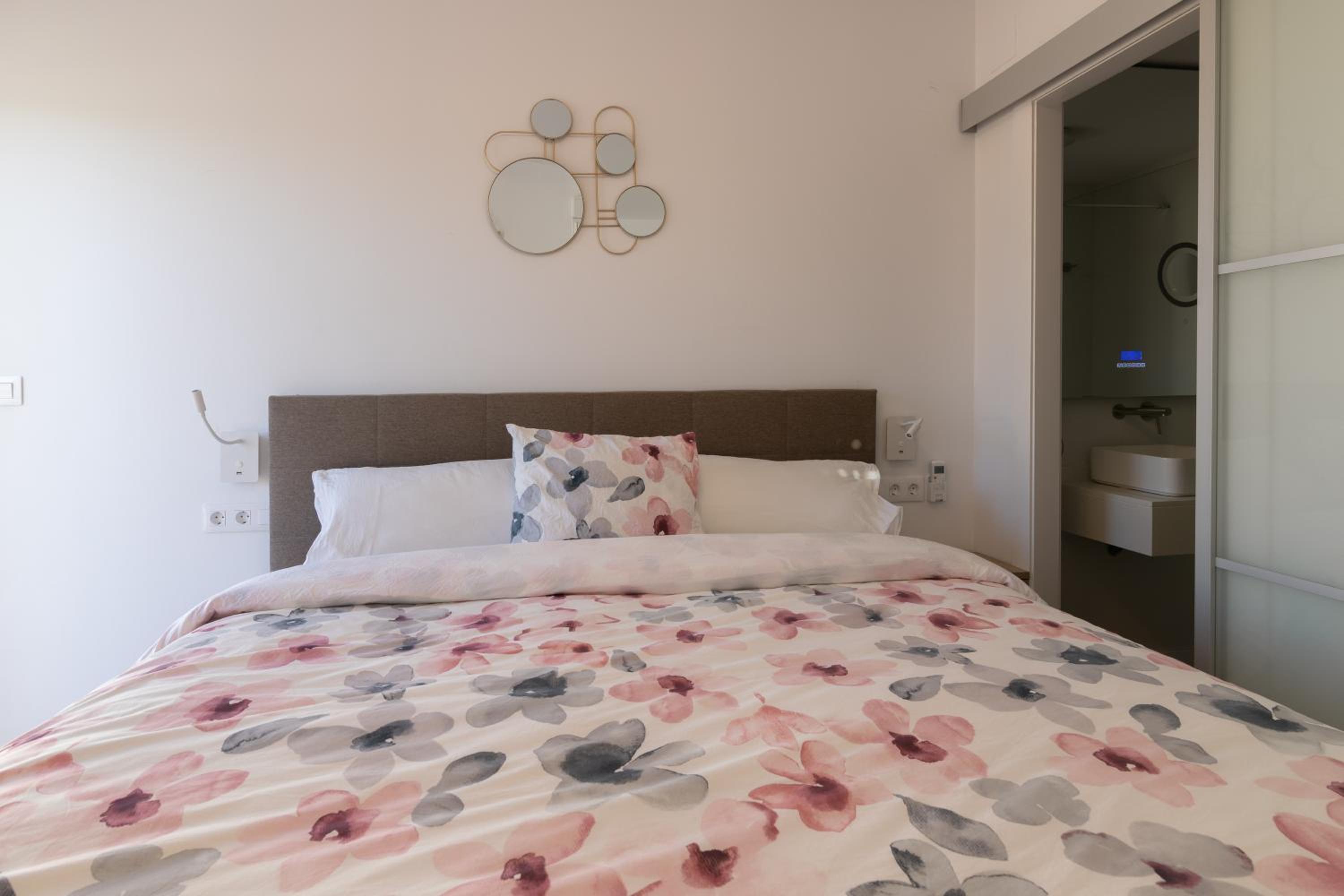Villa Huerta 1 Manises, jacuzzi, sauna, piscina view 4