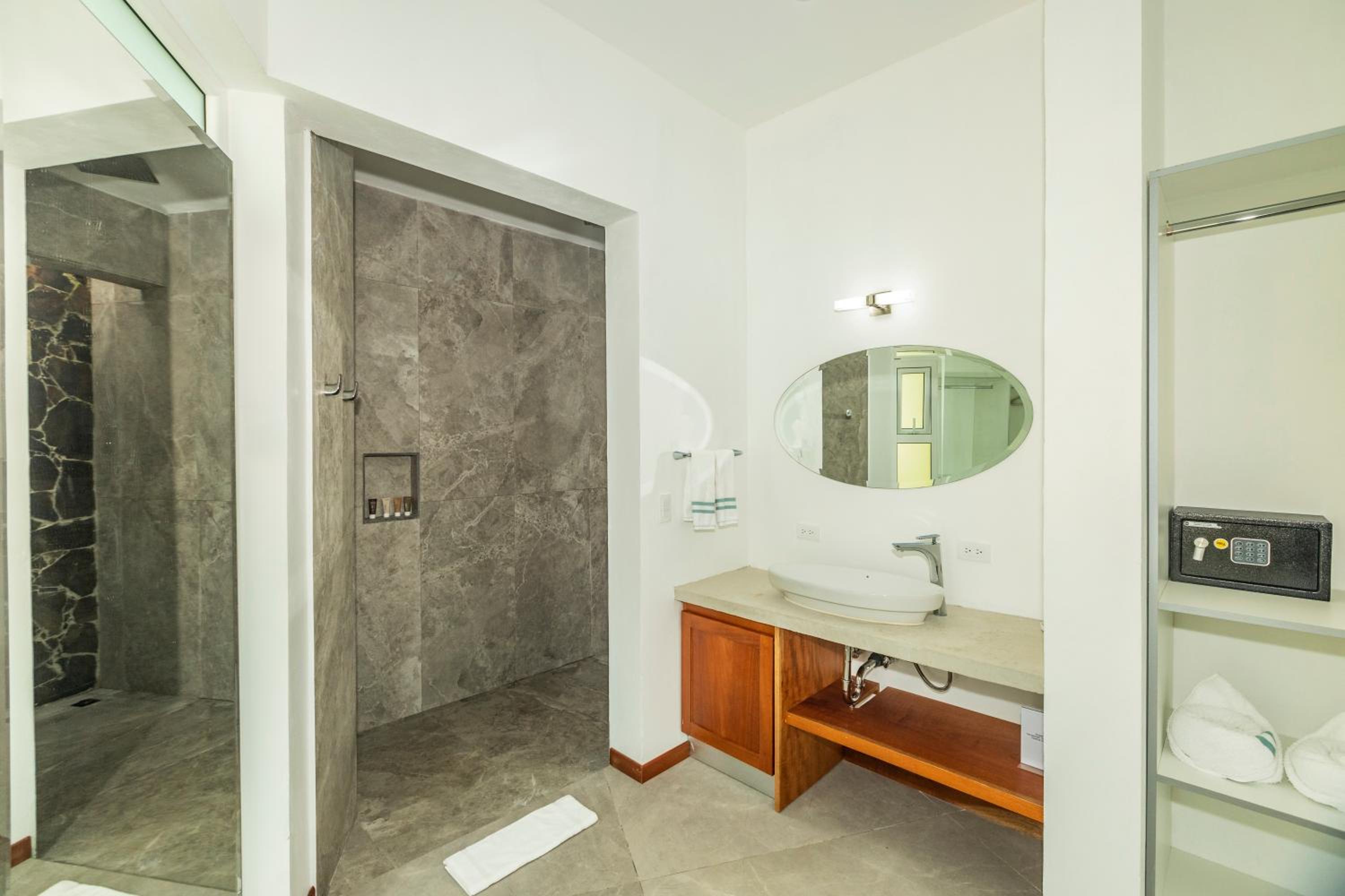 Adeluna Luxury Villas view 4