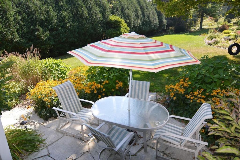 Carraig Mor Cottage - Beautiful House, Amazing Garden, Downtown Baileys Harbor view 3