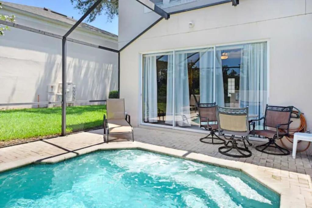 Veteran Owned 3bdr/3 bath Townhouse w/WiFi 3mi to Disney - Winter/Spring Specials view 4