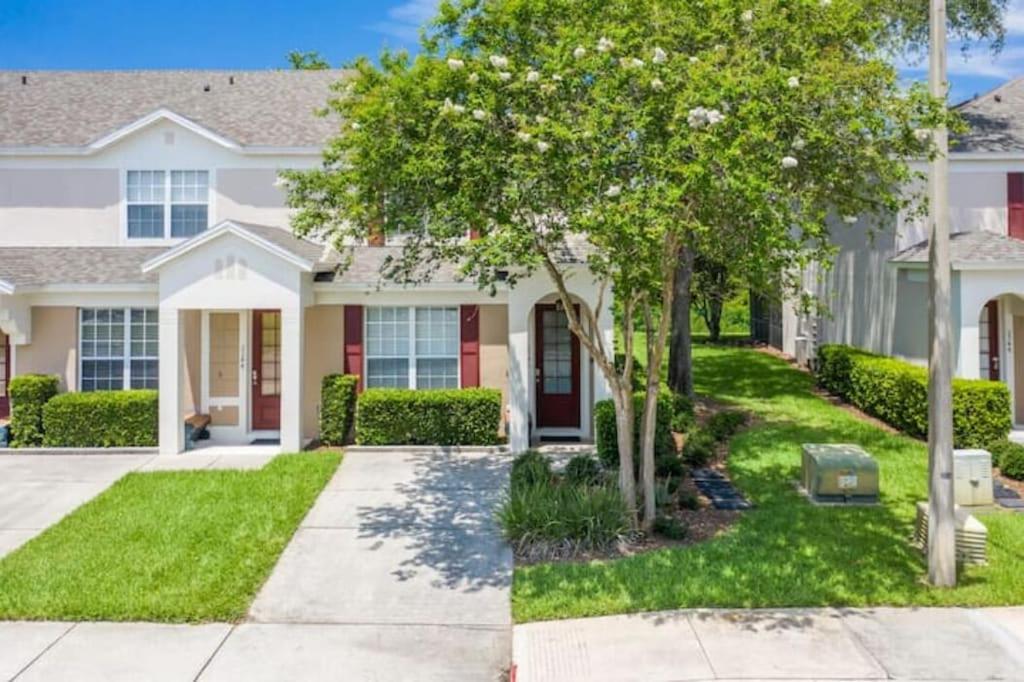 Veteran Owned 3bdr/3 bath Townhouse w/WiFi 3mi to Disney - Winter/Spring Specials view 2