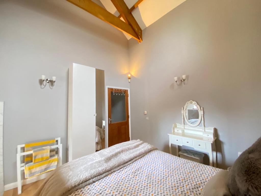 Heronston Barn Cottage view 3