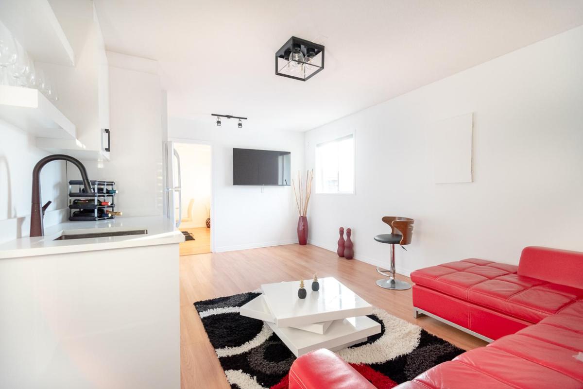 Spacious & Modern by the Beach