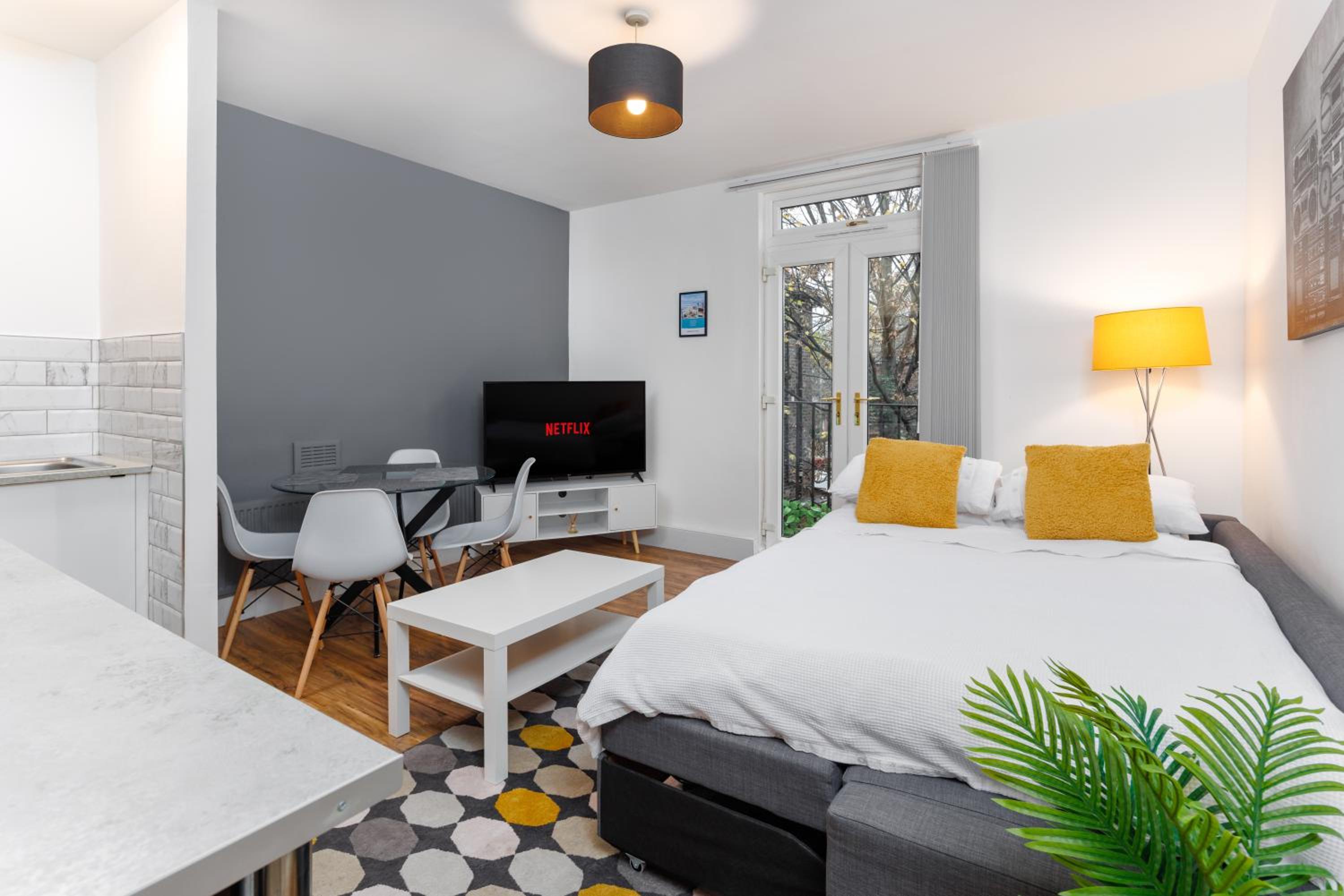 FLATZY - Stylish Abode on Doorstep of Sefton Park *10 minutes to Centre* view 5