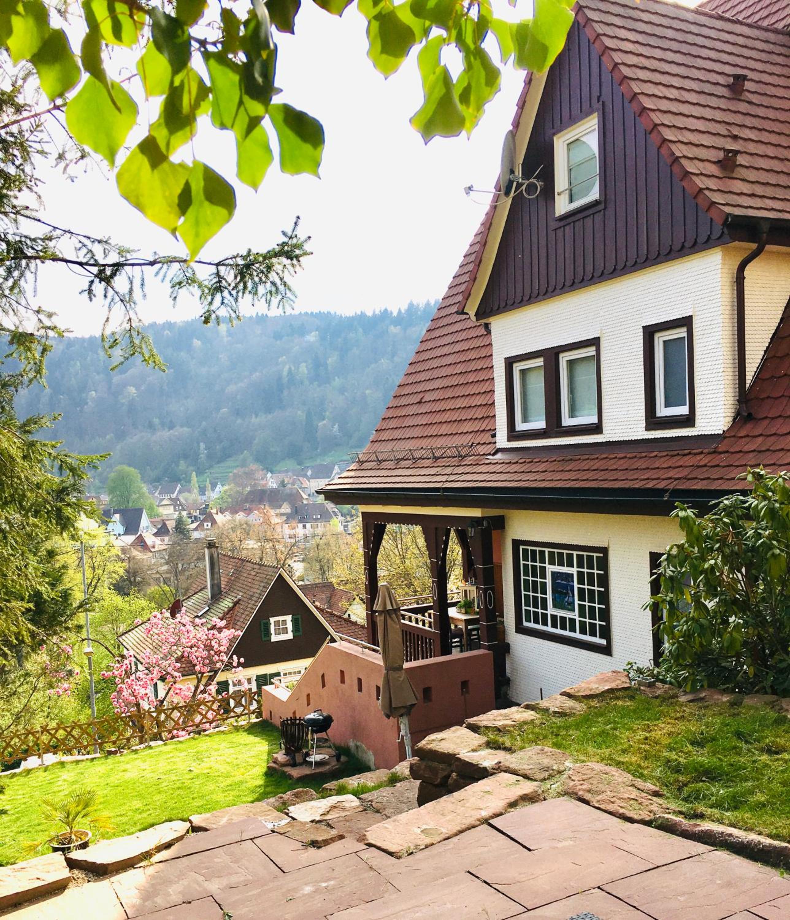Familienglück im Schwarzwaldhaus mit Schlossblick