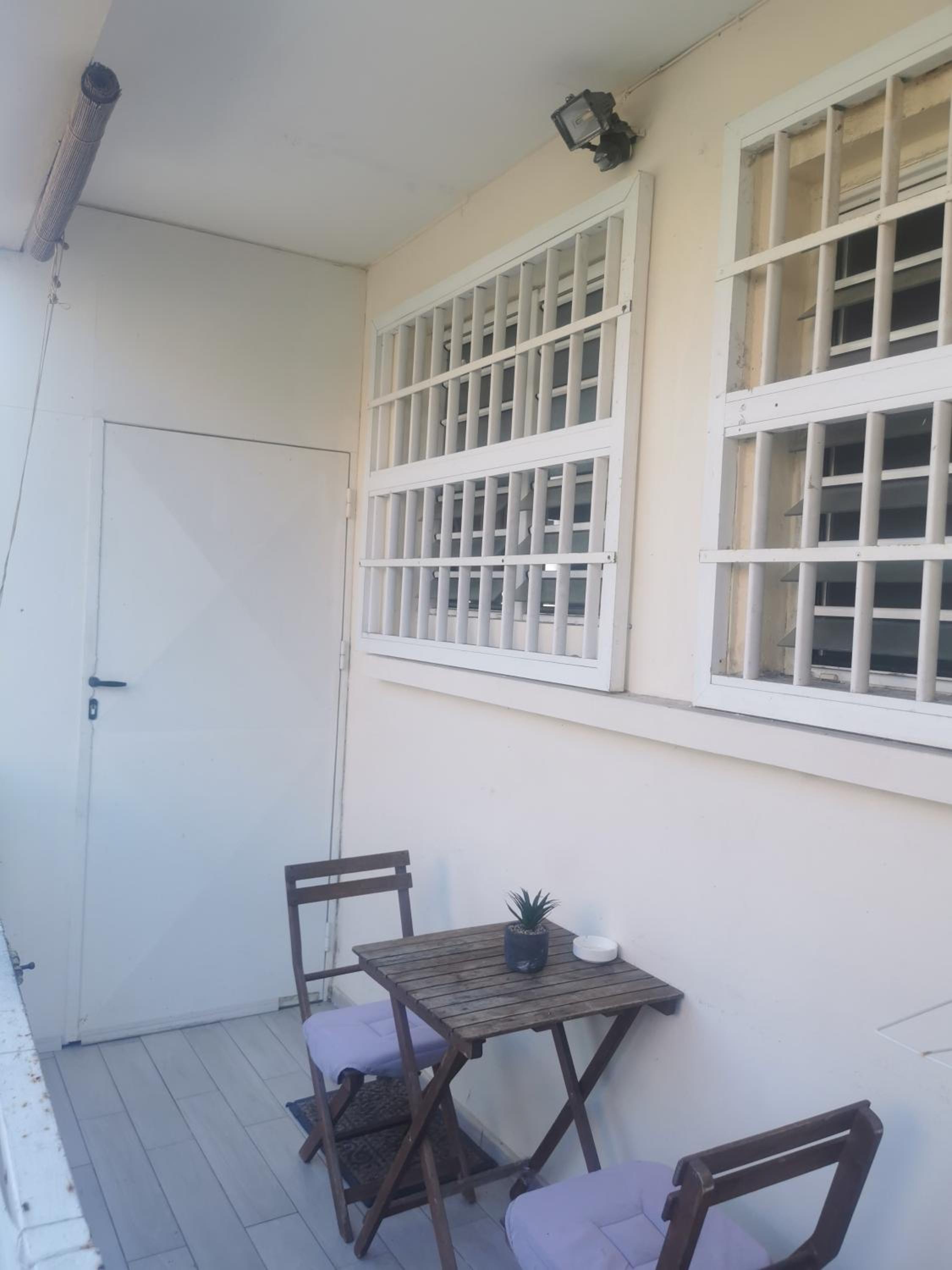 Studio meublé climatisé avec wifi à Desrochers Fort de France view 4