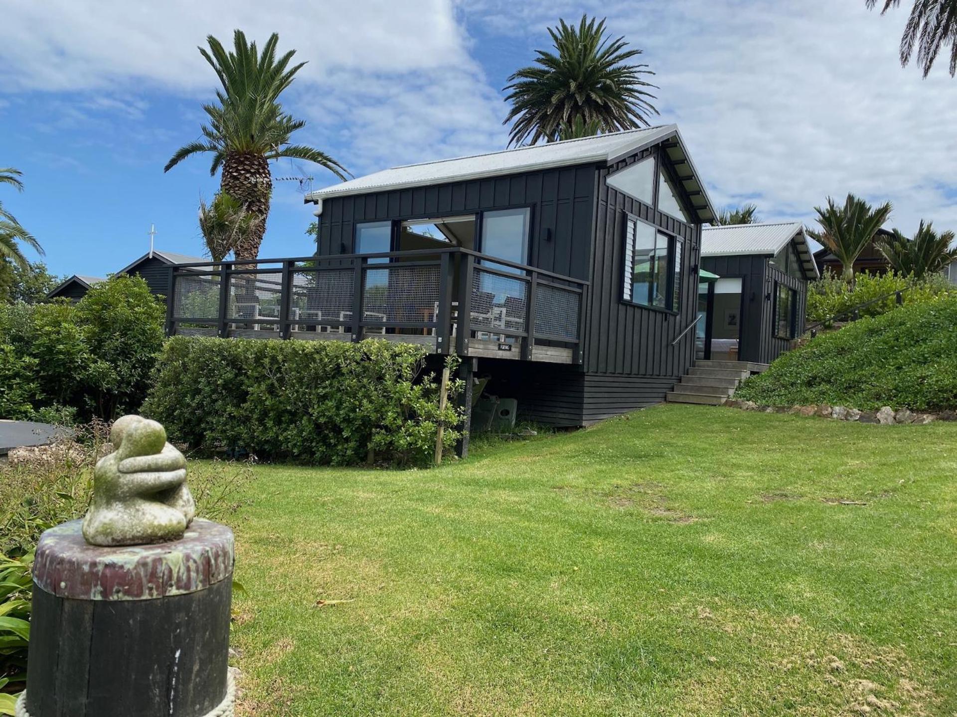 Art Lovers Retreat - Stay Waiheke view 4