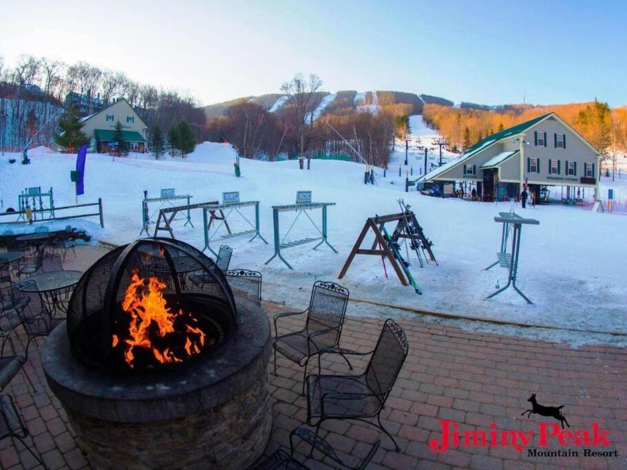 Unique Yeti-Theme Ski On Off Suite Jiminy-Sleeps 4 view 2