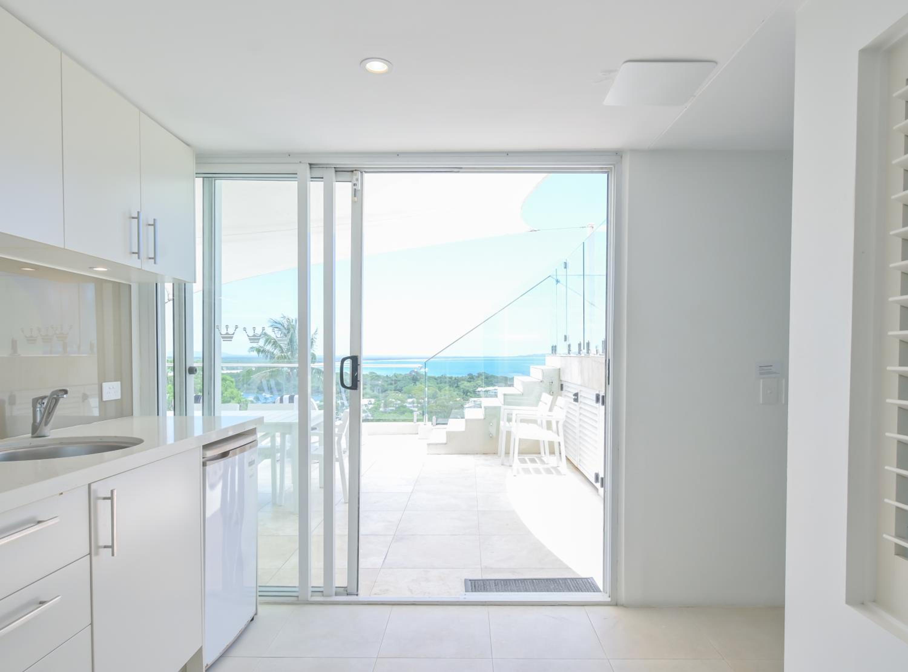 Noosa Crest Penthouse 40 - Private Rooftop Pool