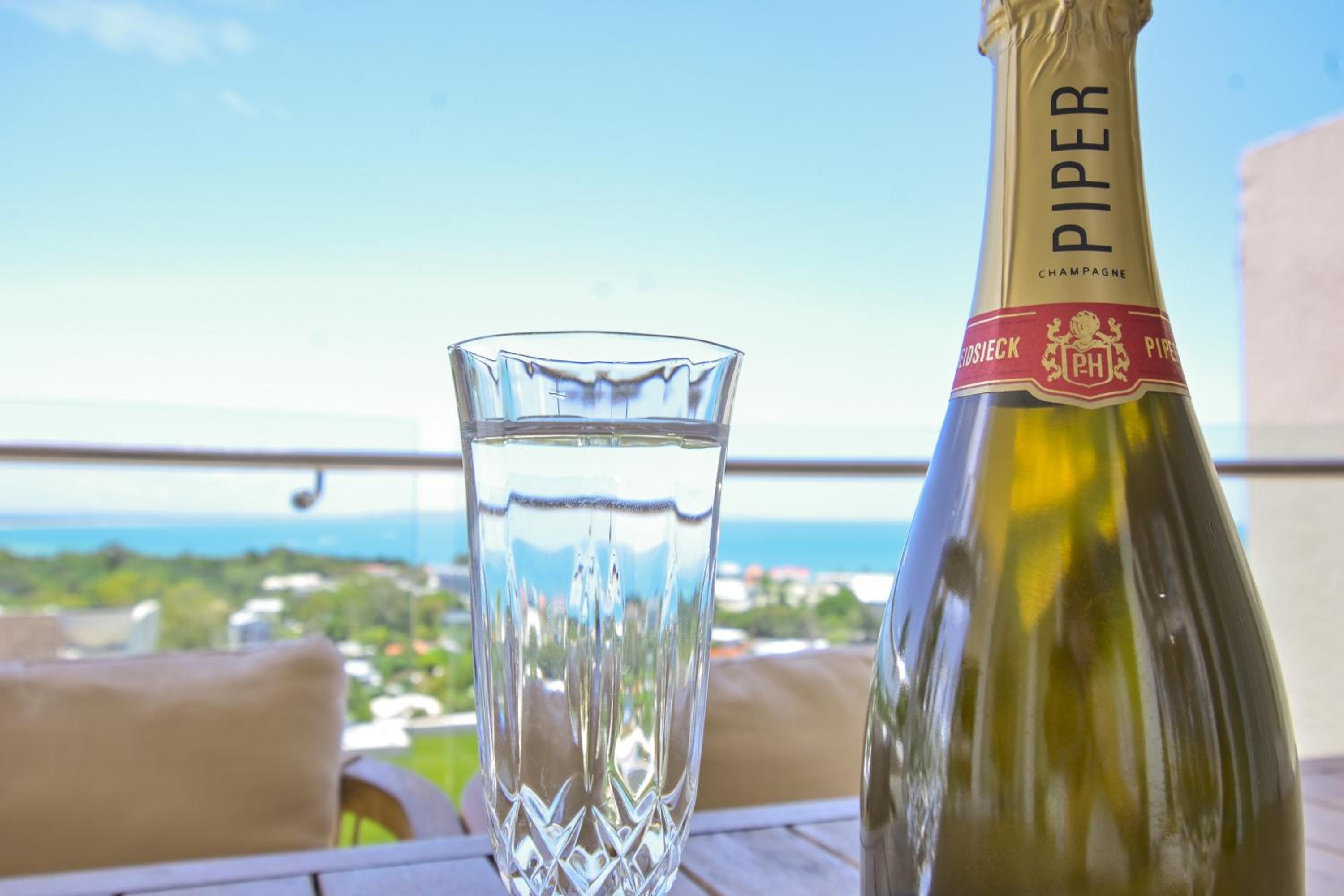 Noosa Crest Penthouse 40 - Private Rooftop Pool
