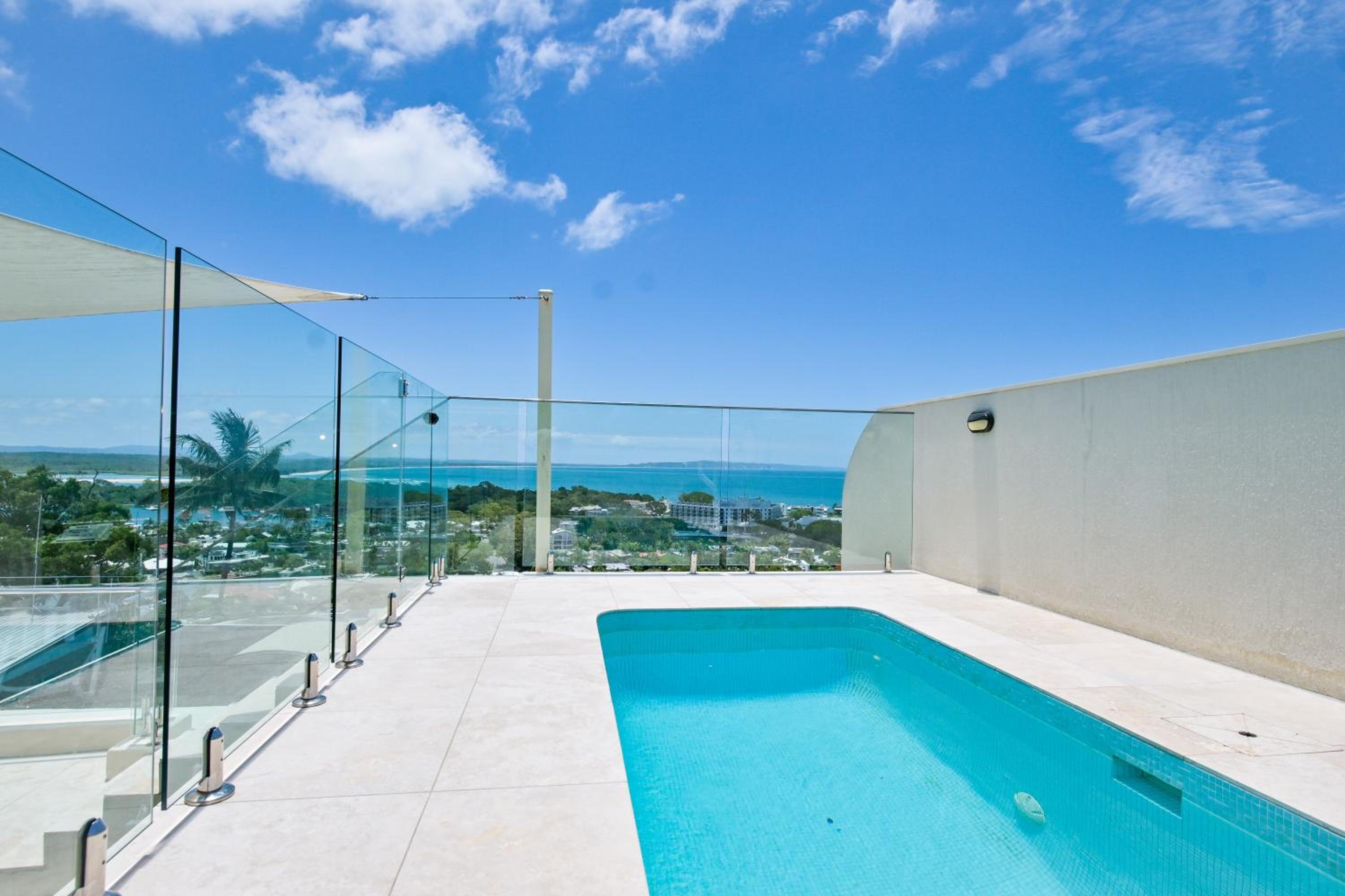 Noosa Crest Penthouse 40 - Private Rooftop Pool