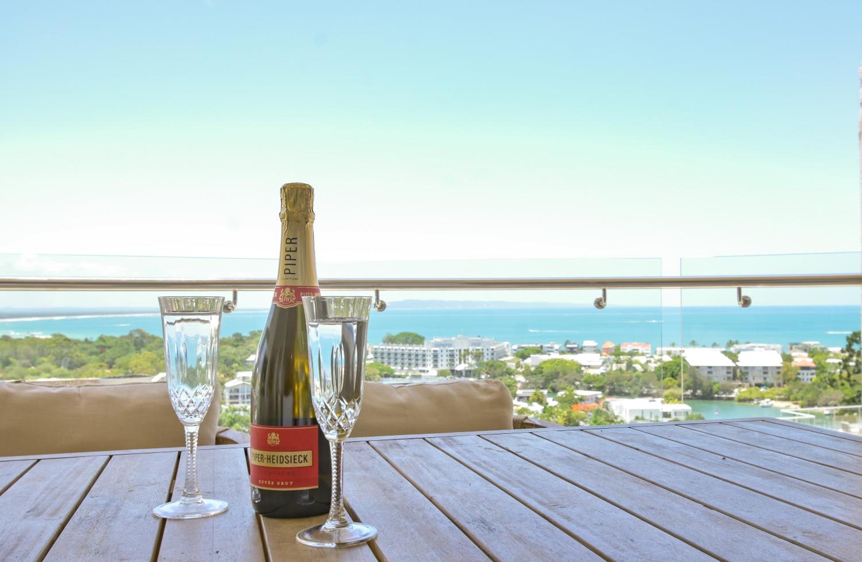 Noosa Crest Penthouse 40 - Private Rooftop Pool