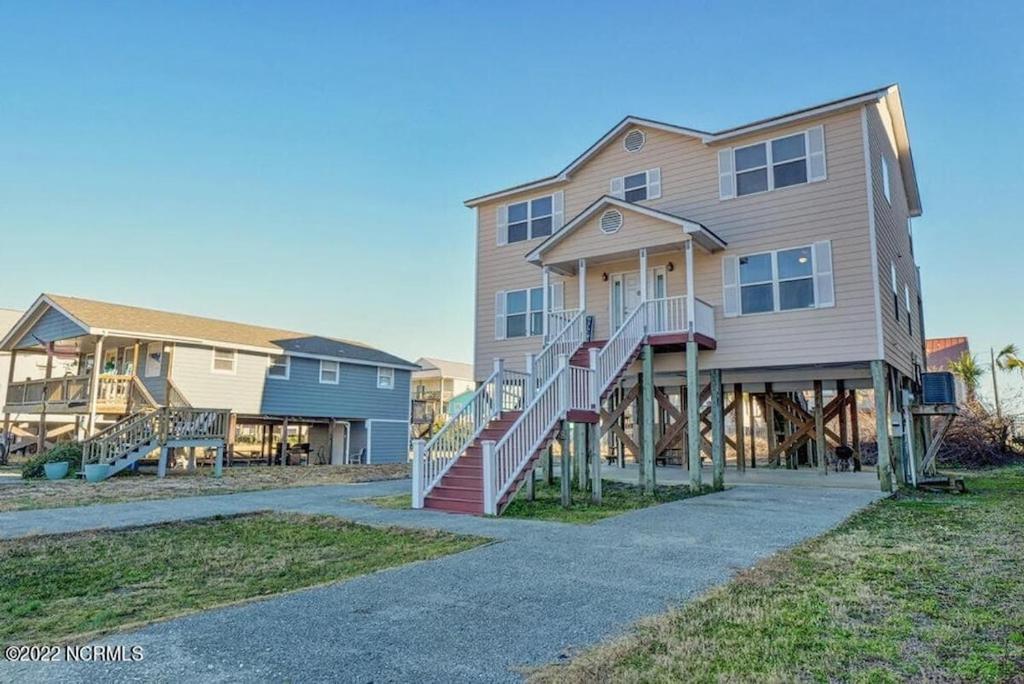 Beautiful 4 bed 3 bath beach cottage with wonderful ocean views view 3