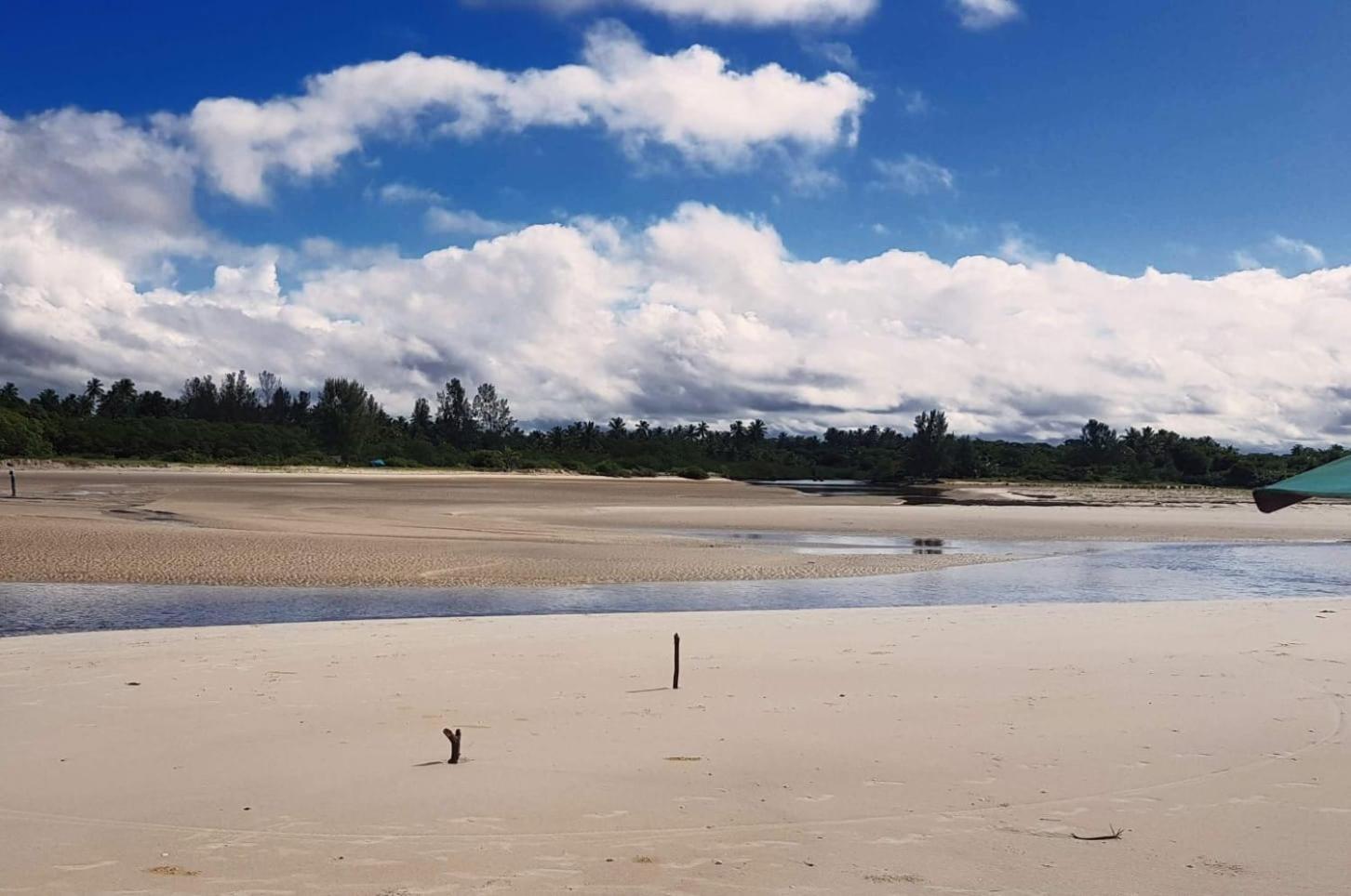 Casa Amarela na Praia de Guaibim-Taquari