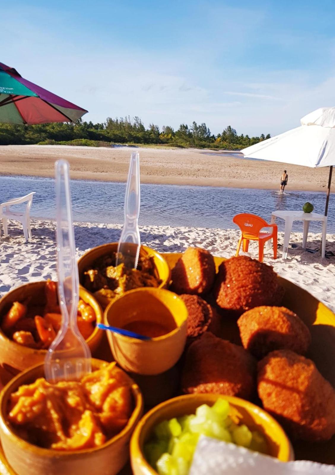 Casa Amarela na Praia de Guaibim-Taquari