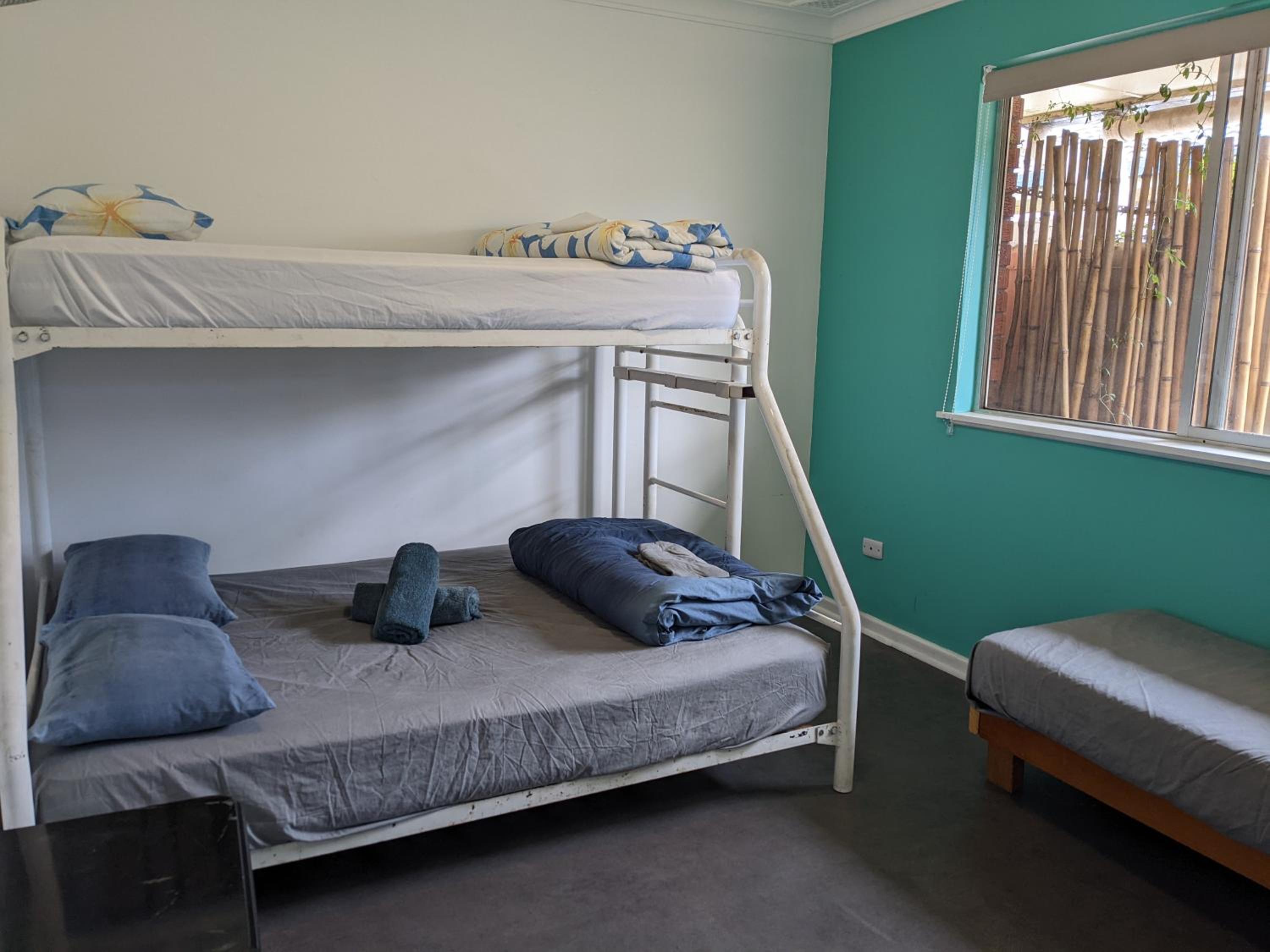 Ozzie Pozzie Backpackers