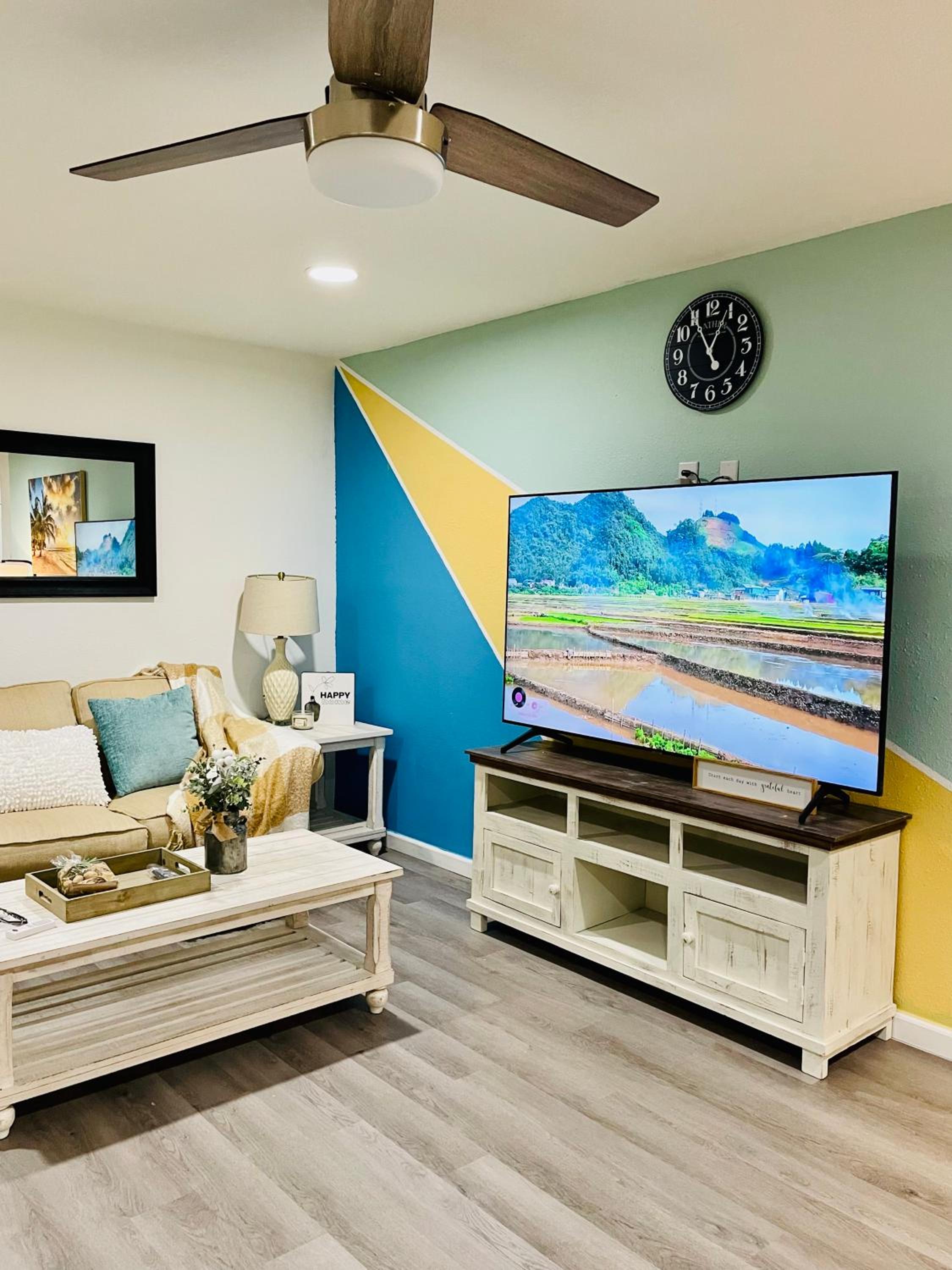 Luxury Modern & Cute- Minutes to The White-Sand Beaches view 5