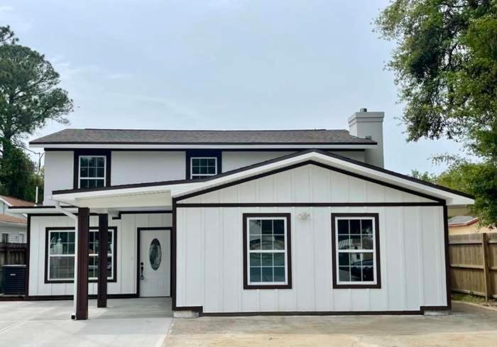 Luxury Modern & Cute- Minutes to The White-Sand Beaches view 2