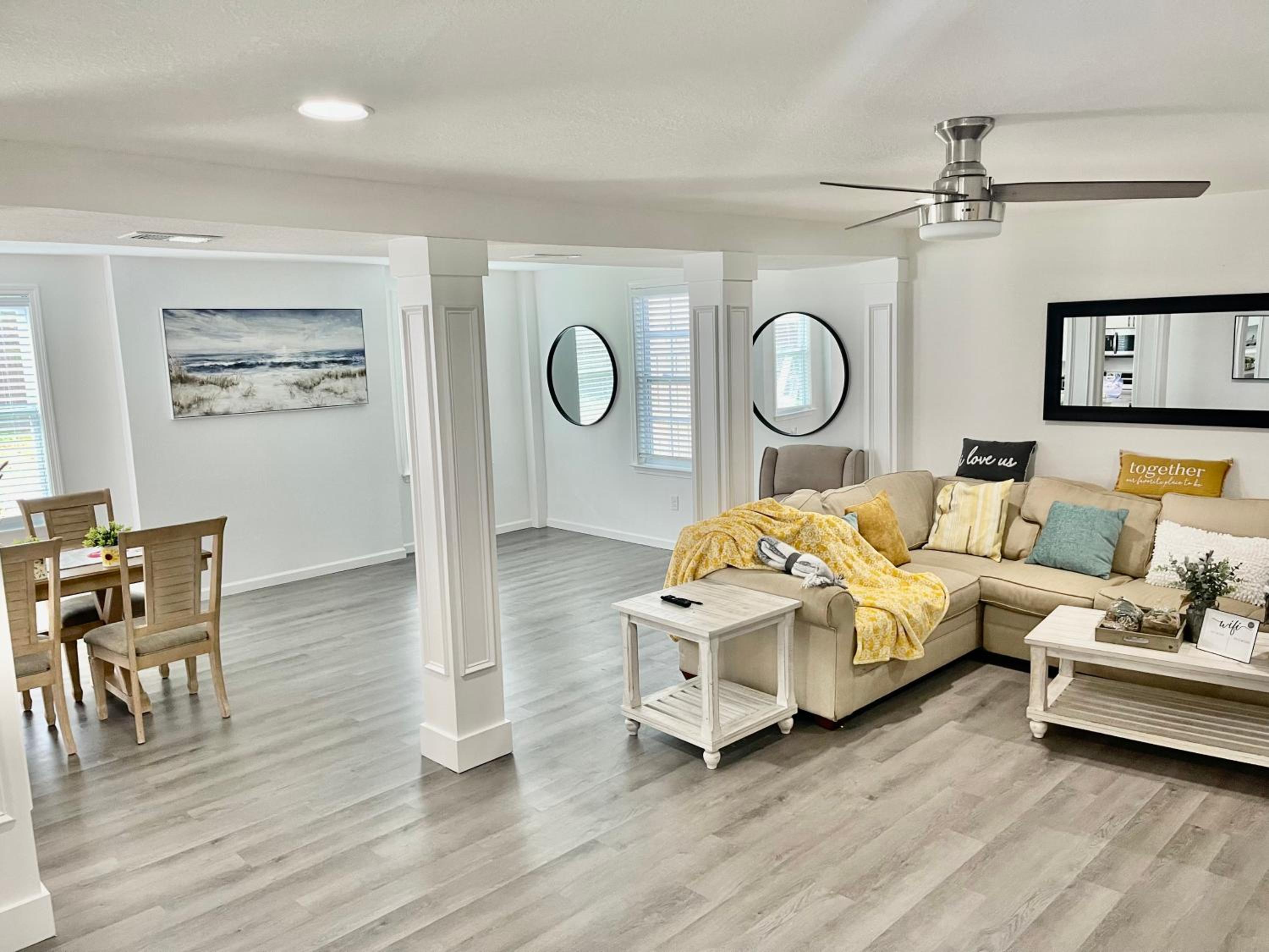 Luxury Modern & Cute- Minutes to The White-Sand Beaches view 3