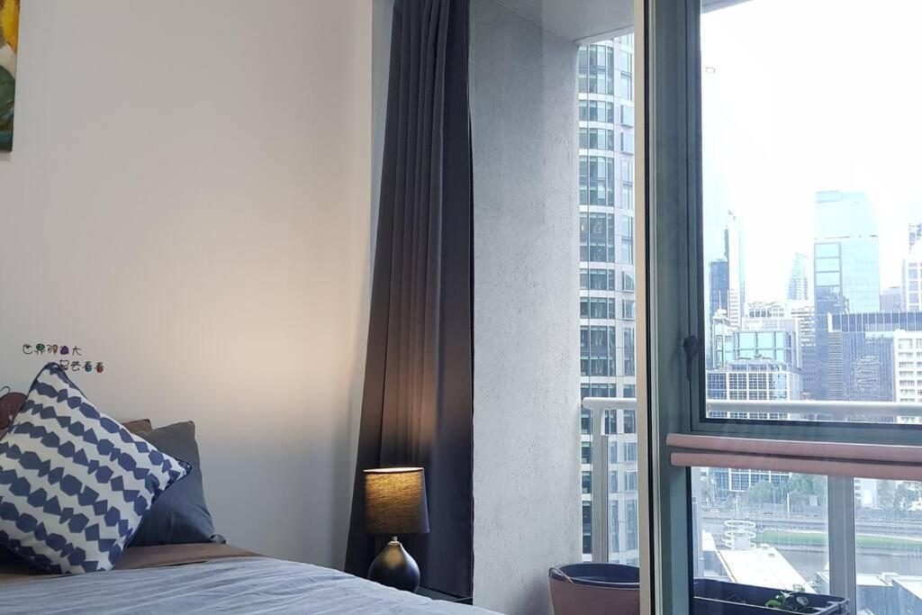 RiverView Spacious 3BR2Bath2Car WifiPoolGym Crown