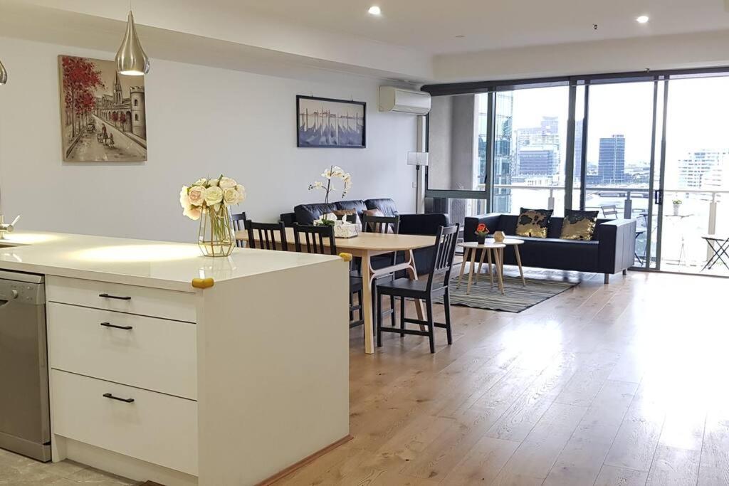 RiverView Spacious 3BR2Bath2Car WifiPoolGym Crown