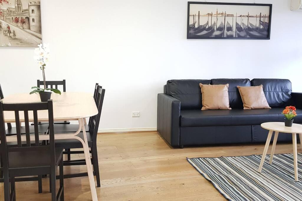 RiverView Spacious 3BR2Bath2Car WifiPoolGym Crown