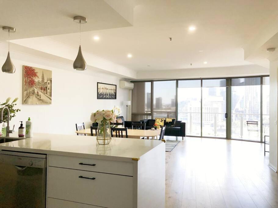 RiverView Spacious 3BR2Bath2Car WifiPoolGym Crown