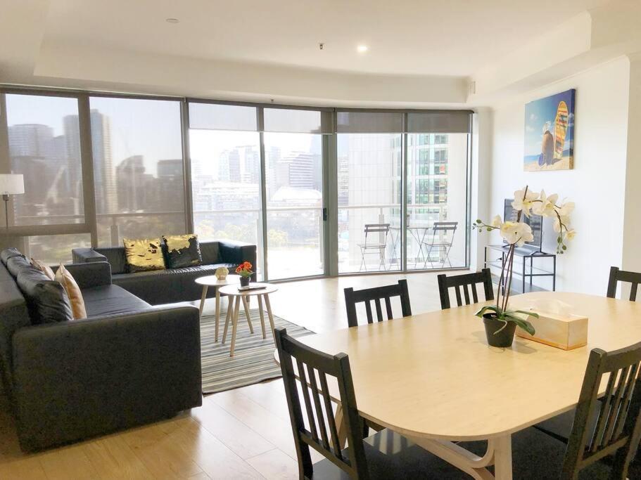 RiverView Spacious 3BR2Bath2Car WifiPoolGym Crown