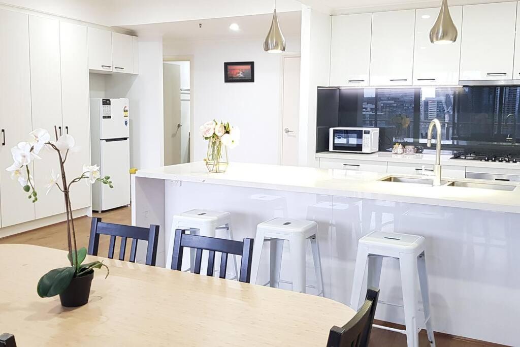 RiverView Spacious 3BR2Bath2Car WifiPoolGym Crown