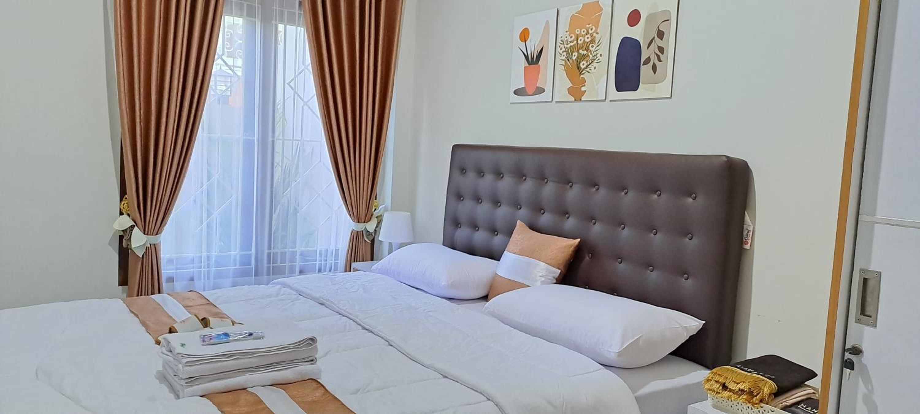 Haneefa Homestay Syariah Jogja, Penginapan Keluarga dengan 4 Kamar view 2